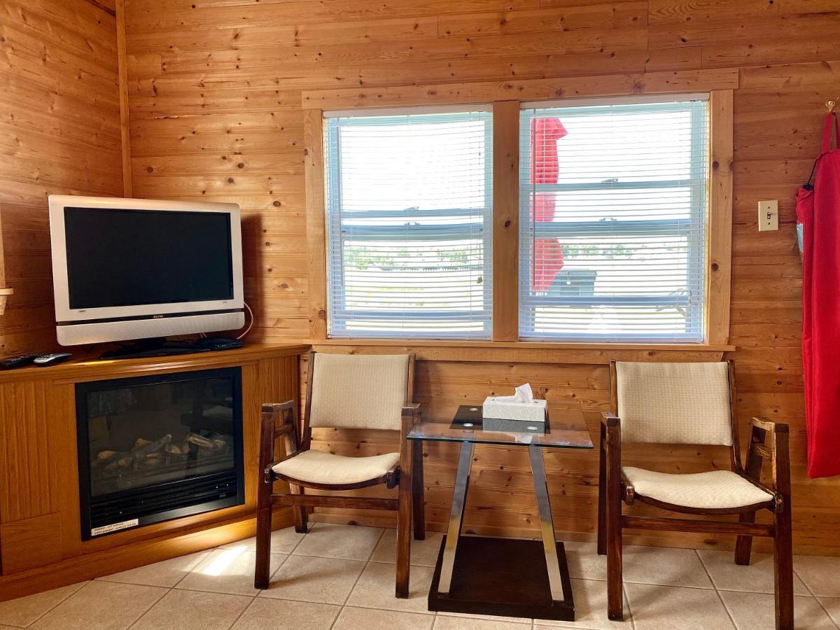 The Waterfront Motel Grand Barachois Exterior photo