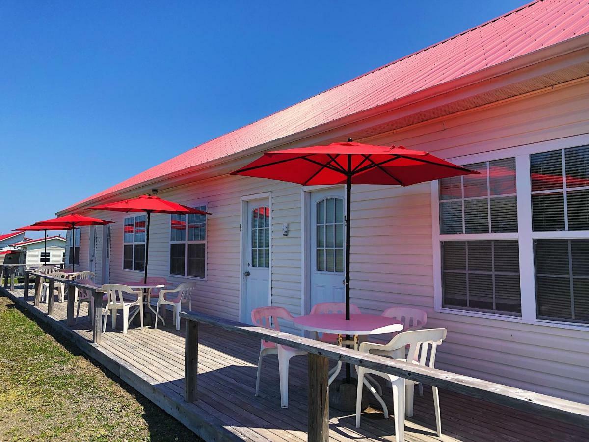 The Waterfront Motel Grand Barachois Exterior photo